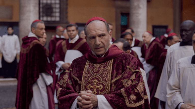 Conclave: filme gera polêmica na Igreja ao revelar escolha de papas