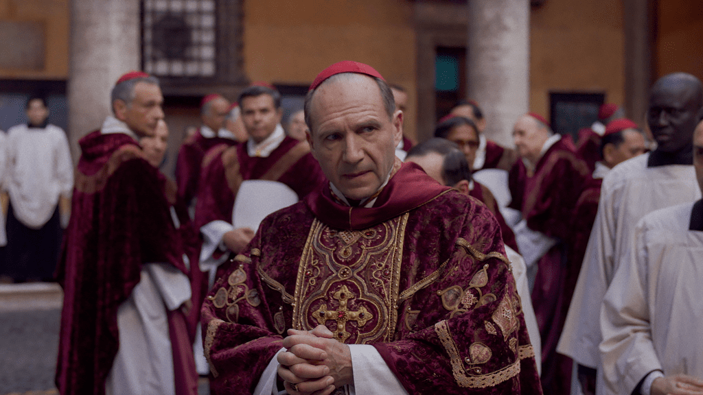 Conclave: filme gera polêmica na Igreja ao revelar escolha de papas